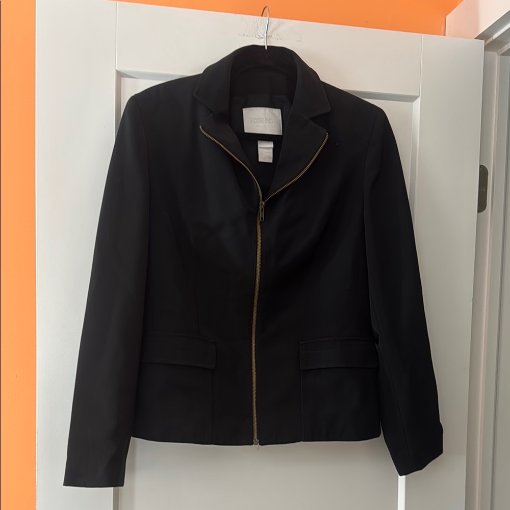 Black Blazer with Notched Lapel and Fitted Silhouette